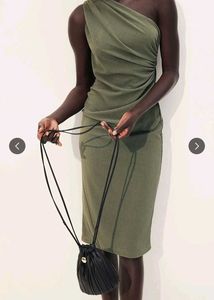 H&amp;M  One-Shoulder Dress