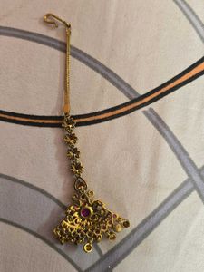 Elegant Gold-Tone Maang Tikka