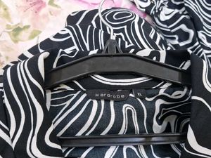Chic Black &amp; White marble print Button-Do