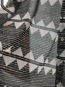 Geometric Print Sleeveless Collared Top
