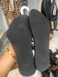 Classic Black Flip-Flops🎀