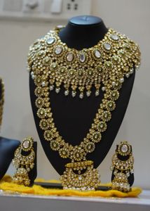 Stunning Kundan Necklace & Earrings Set