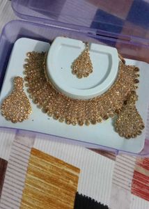 Gold Stone Studded Necklace Set
