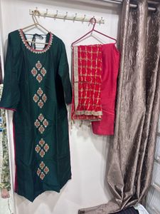 Elegant Green Kurta Set with Red Dupatta