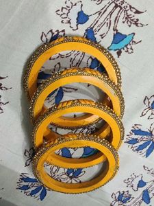 Set of 4 Yellow &amp; Gold Bangles