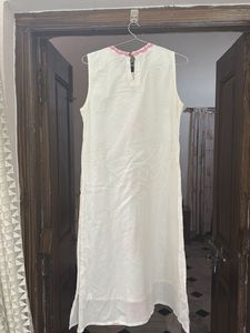 Elegant White pure Mul Kurta with Pink Bird Embroi
