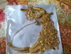 Exquisite Gold Necklace &amp; Earring Set