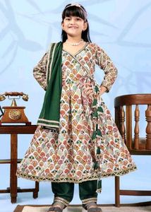 New Cute Floral Print Girls' Kurta Set