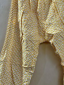 Stylish Yellow Zigzag Print Palazzos