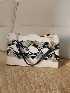 Chic Snakeskin Print Handbag