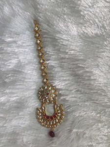 Exquisite Gold Maang Tikka with Pearls