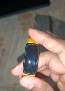 ☠️ not working Fitbit Fitness Tracker - Yellow NO