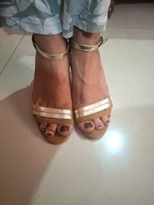 Footin Tan &amp; Gold Heels - Size 5