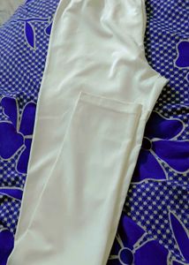 Elegant White Kurta with Floral Embroidery 🪡🌸