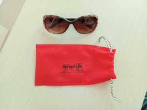 Stylish Women's Sunglasses with Case