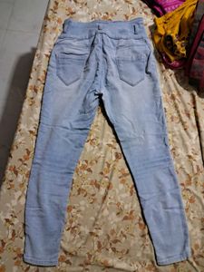 2 Women's Jeans and T-Shirt Set