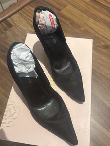COSMO PARIS Designer Black Silk Pointed-Toe Heels