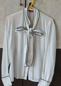 Chic White Bow Blouse