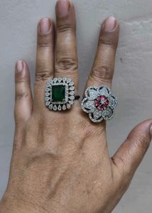 Exquisite Emerald &amp; Floral Rings Set