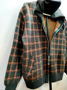 premium mens plaid tartan hooded jacket.(imported)