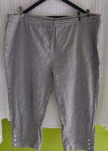 Checked Capri Pants
