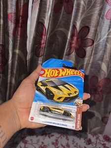 Hot Wheels Lamborghini Huracan Sterrato