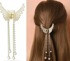 Stylish Pearl Butterfly Hair Clutcher