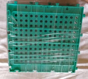 Thread stand  with multiple threads set