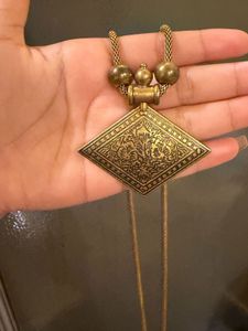 Elegant Gold Tone Pendant Necklace
