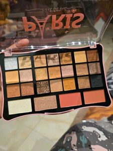 Paris Eyeshadow Palette With FREEBIE MAC KAJAL
