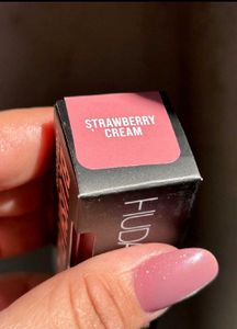 Huda Beauty filter blush strawberry cream