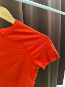 H&amp;M Red Cropped T-Shirt