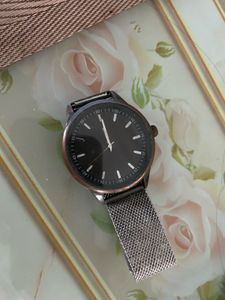 Stylish Men's/Women's Mesh Strap Watch