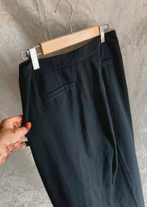 women pleated black trousers
