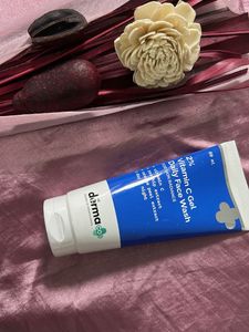 The Derma Co 2% Vitamin C Gel Face Wash