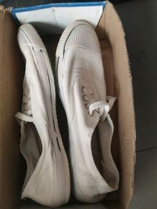 P.T white school shoes used
