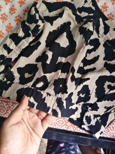 Stylish One-Shoulder Top with Bold Print