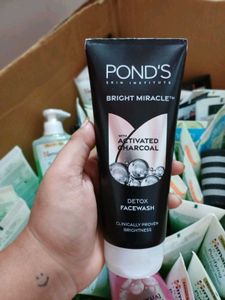 Pond's Bright Miracle Detox Facewash