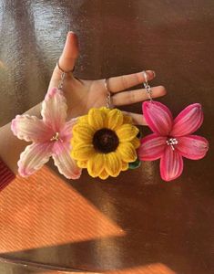 Pipecleaner Flower Keychain🌟