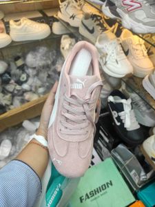 Puma Pink Suede Sneakers🎀