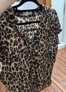 Stylish Leopard Print V-Neck Top