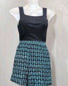 Stylish Black & Blue Leaf Print Shorts