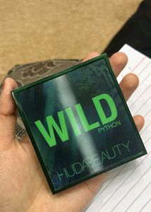 huda beauty wild python eyeshadow palette.