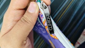 clinique Pouch