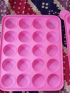 Pink Silicone Muffin/Cupcake Baking Tray