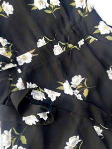 DOROTHY PERKINS Black floral playsuit