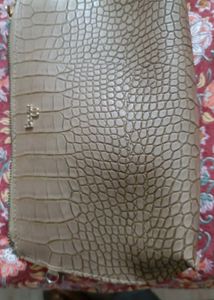 Elegant Croc-Embossed clutch