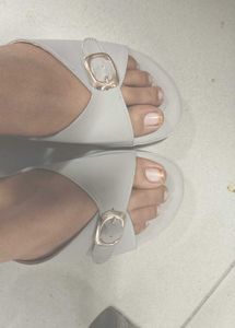 VEILLE Women's Grey Buckle Sandals