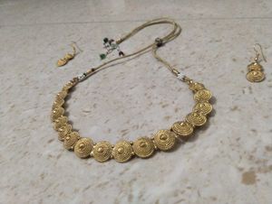 Elegant Gold Toned Necklace &amp; Earrings Set