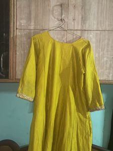 Embellished Kurta with Intricate Embroidery
